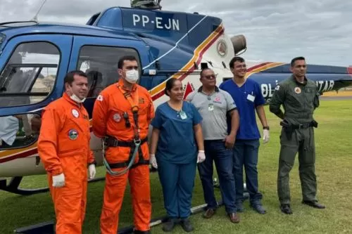 Mulher é atacada a golpes de facão em Urucuia e é transferida de aeronave para Montes Claros — Foto: Corpo de Bombeiros