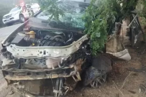 Motorista morre após bater em árvore na MG-401, em Jaíba