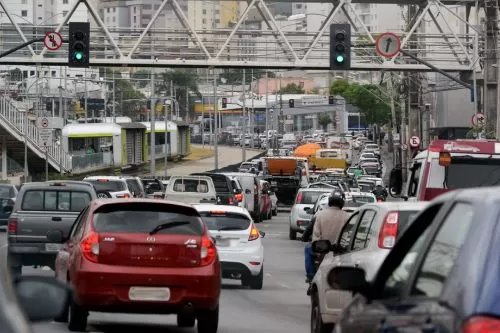 Novas regras para tirar a CNH entram em vigor e reduzem custos da habilitação