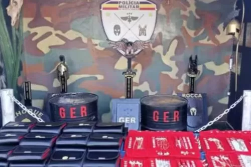 Trinta mostruários de semijoias foram recuperados — Foto: Polícia Militar/Divulgação