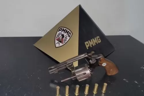 Arma apreendida pela PM — Foto: Polícia Militar