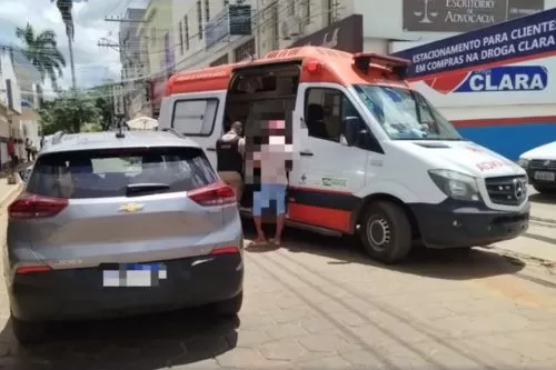 Menino transitava de bicicleta no momento em que foi atingido pelo carro. Foto: SAMU / Divulgação