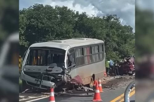 VÍDEO: Tentativa de ultrapassagem causa acidente e deixa dois mortos na BR-040, em Curvelo