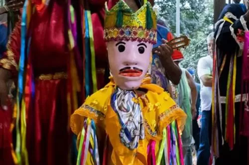 Curvelo recebe lançamento de documentário sobre tradição centenária da Folia de Reis