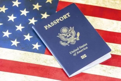 Brasileiros têm vistos de imigrante suspensos mas turismo e negócios seguem liberados