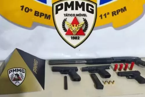 Armas apreendidas pela PM — Foto: Polícia Militar/Divulgação