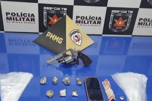 VÍDEO: Operação da Polícia Militar prende suspeito de homicídio e apreende drogas e arma em Pirapora