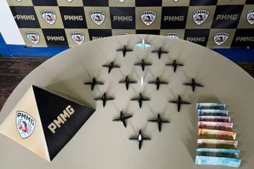 PM prende suspeito por tráfico de drogas durante operação policial em Serro