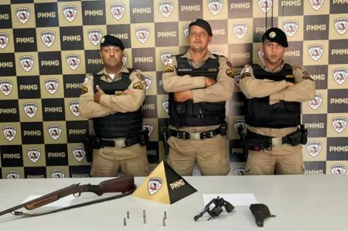 PMMG prende homem e apreende armas de fogo na zona rural de Conceição do Mato Dentro