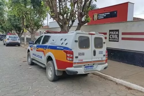 Homem foi levado para a delegacia de Taiobeiras — Foto: Polícia Militar