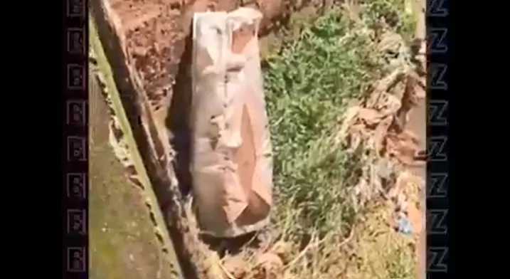 VÍDEO: Muro de funerária cede com chuva e caixões caem em córrego em MG 