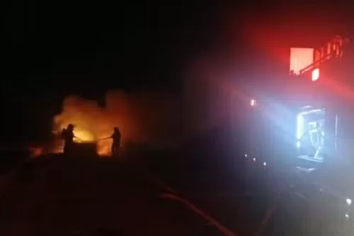 Carro pegou fogo na BR-135 — Foto: Corpo de Bombeiros/Divulgação