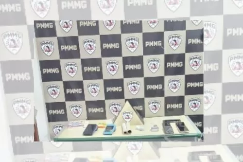 Polícia Militar prende dois suspeitos por tráfico de drogas em Três Marias