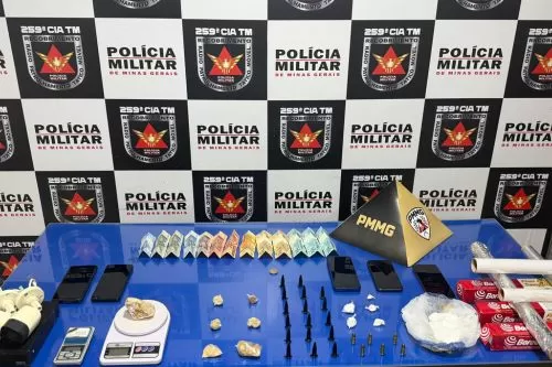 Polícia Militar prende quatro suspeitos e desarticula ponto de tráfico em Buritizeiro
