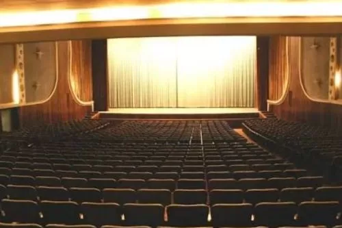Prefeito anuncia licitação para revitalização do Cine Teatro Virgínia em Curvelo