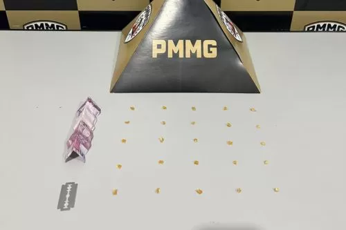 Jovem é detido por suspeita de tráfico durante operação policial em Corinto