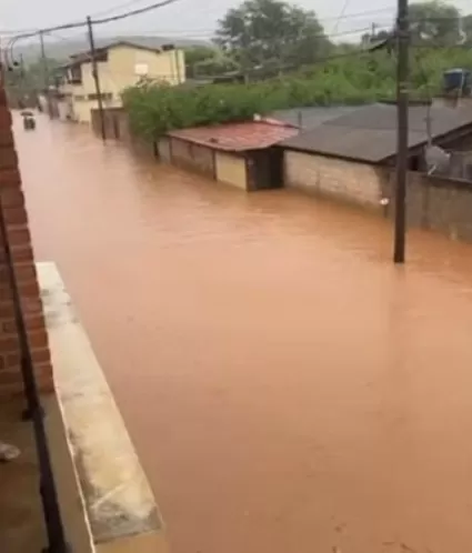 Enchente atingiu vários bairros /Foto: Redes Sociais