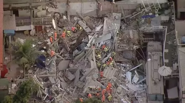 Militares seguem procurando por vítimas sob os escombros/Foto: TV Globo