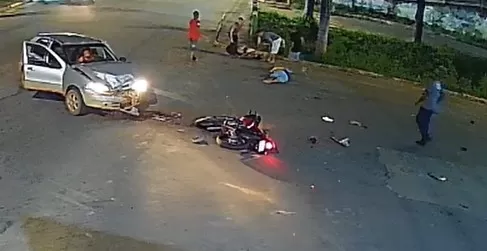 VÍDEO: Acidente entre moto e carro deixa dois feridos em Caetanópolis