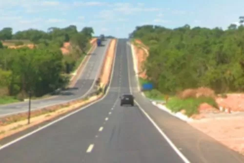 Ecovias Norte Minas informa: Carreta provoca interdição parcial na BR-135 em Curvelo nesta terça (17)