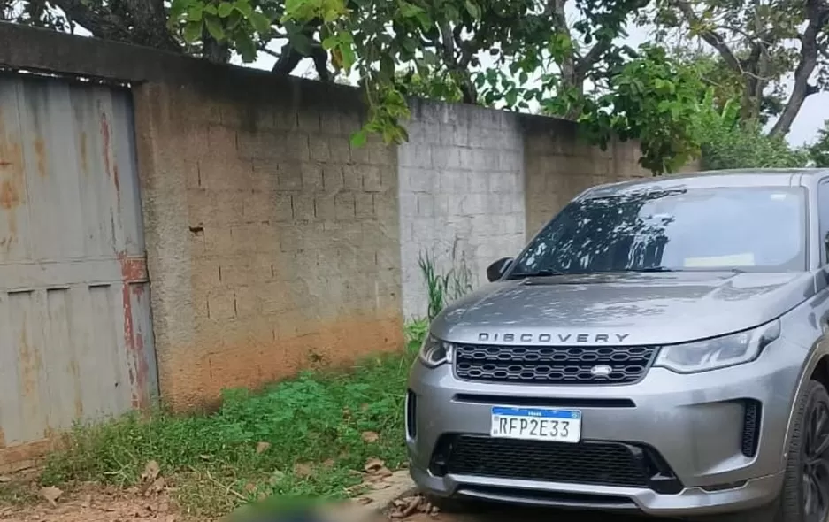 Corpo da vítima foi encontrada ao lado do seu carro no dia do crime/Foto: Reprodução Internet