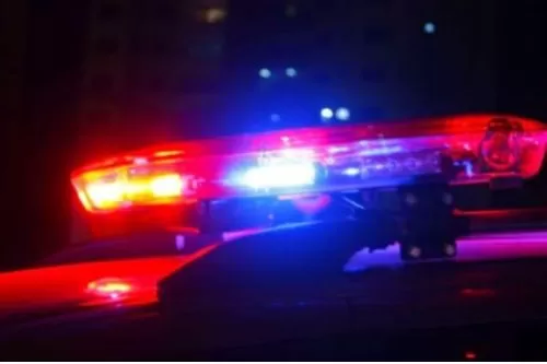 Tiros em barbearia deixa vítima ferida em Montes Claros no domingo (26); suspeito fugiu de motocicleta