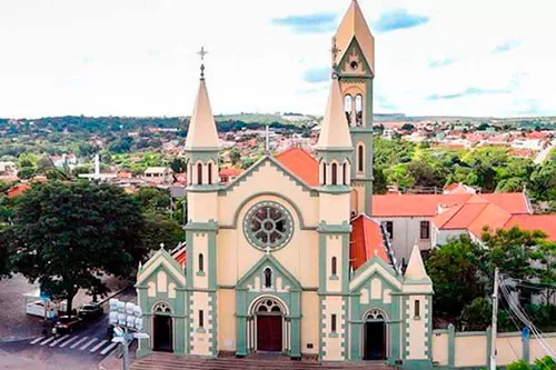 Terça-feira (28) em Curvelo será de sol, com muitas nuvens à tarde