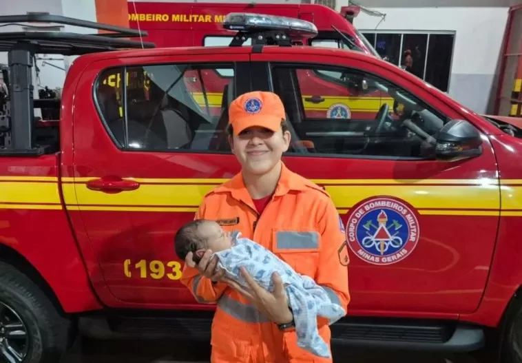 A Sargento Silvestre foi quem realizou o salvamento da criança, que já está em segurança/FOTO: Corpo de Bombeiros/Divulgação
