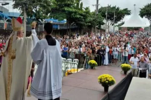 A Prefeitura de Corinto proporciona um momento de fé aos trabalhadores no dia 1º de maio