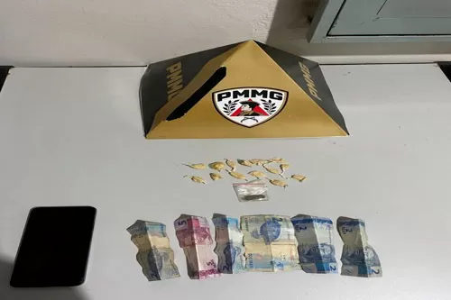 Drogas são apreendidas pela Polícia Militar durante atendimento de ocorrência por ameaça em Água Boa