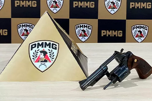 Suspeitos é preso pela Policia Militar por porte ilegal de arma em Diamantina 