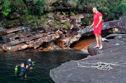 Tragédia em Buenópolis: homem morre afogado após salvar a esposa em cachoeira