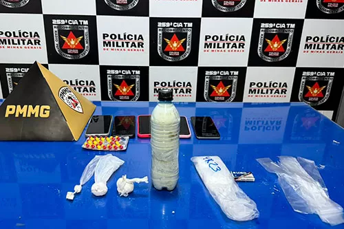 Três suspeitos são presos pela Polícia Militar por tráfico de drogas em Pirapora