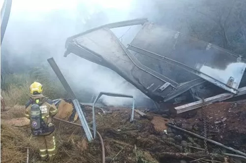 Acidente na BR-251, em Francisco Sá, interditou o trânsito na tarde desta quarta-feira (21)