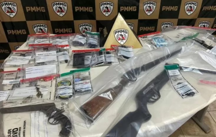 Armas, munições e objetos furtados foram recuperados/Foto: PMMG