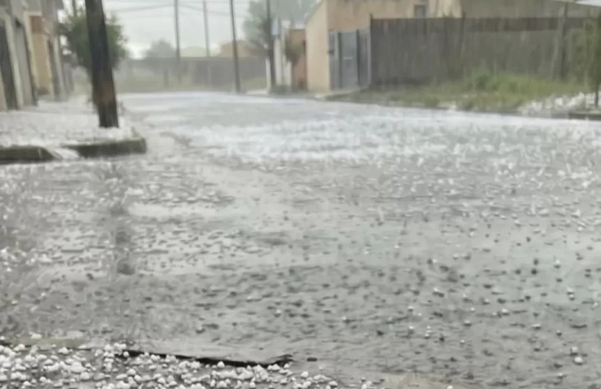 Granizo e chuva forte atinge Abaté-MG e assustam moradores; veja vídeo