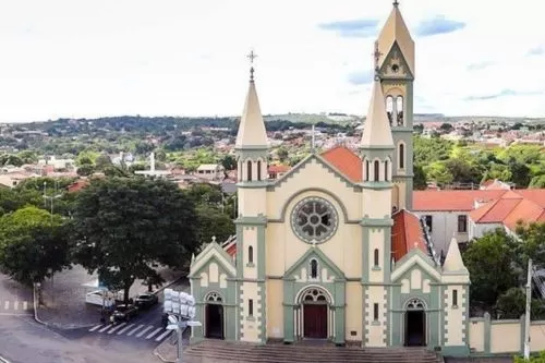 Curvelo amanhece com temperaturas amenas nesta terça-feira (9)