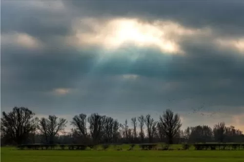 Curvelo terá sol entre nuvens com pancadas de chuva ao longo da tarde e noite nesta quinta-feira (11)