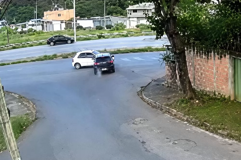 Acidente na MG 010 deixa quatro feridos