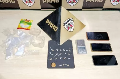 Suspeitos são presos pela Polícia Militar por tráfico de drogas em Três Marias
