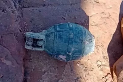 Granada foi achada por um banhista/ Foto: Polícia Militar/Divulgação