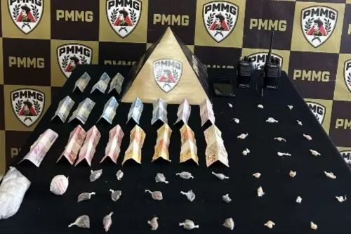 Apreensão de dois menores pela Policia Militar por tráfico de drogas em Itamarandiba