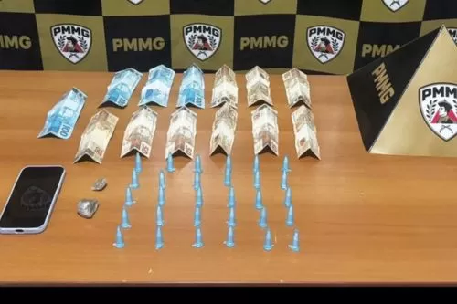 Operação da PM resulta em prisão e apreensão de drogas em Carbonita