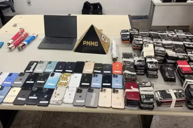 Operação da PM apreende mais de 500 celulares e peças com registro de furto ou roubo em shopping popular de Belo Horizonte