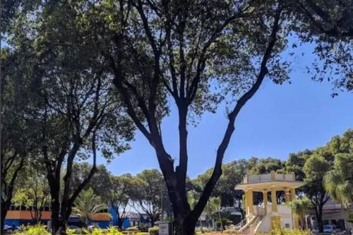 Curvelo amanheceu com sol entre nuvens nesta quinta-feira (2)