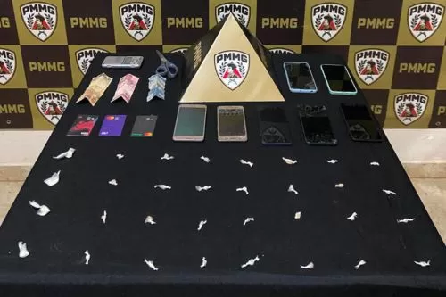 Denúncias levam à prisão de dois suspeitos por tráfico de drogas em Itamarandiba