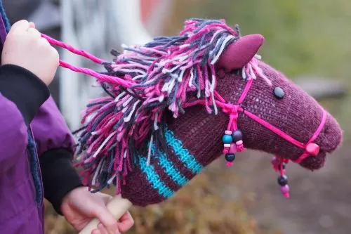 Kobufest 2026 em Gouveia começa com Cavalgada de Cavalo de Pau Infantil dia 16 de julho.