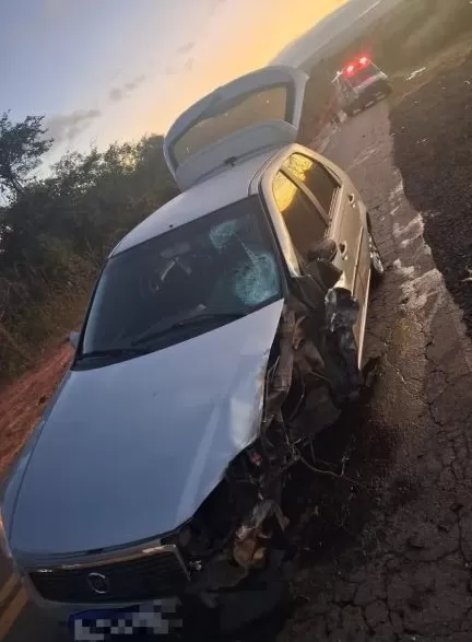 Motociclista morre após acidente envolvendo carro e caminhão no Norte de Minas