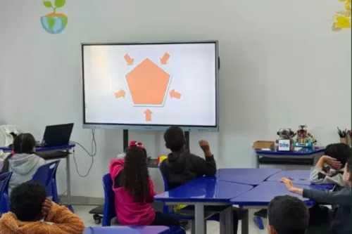 Em Curvelo, alunos da Escola Padre Celso Carvalho aprendem Geometria na prática com Robótica