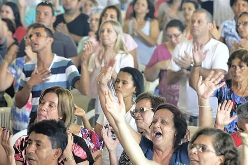 Fé e música: Festa do Senhor Bom Jesus terá show de Lee Robert no dia 2 de agosto em Curvelo
